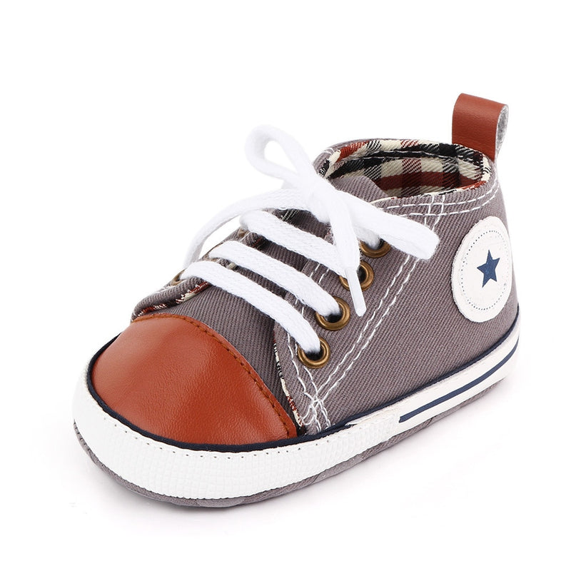 Tênis infantil para bebês estilo All Star: pezinhos na moda, mas com conforto!